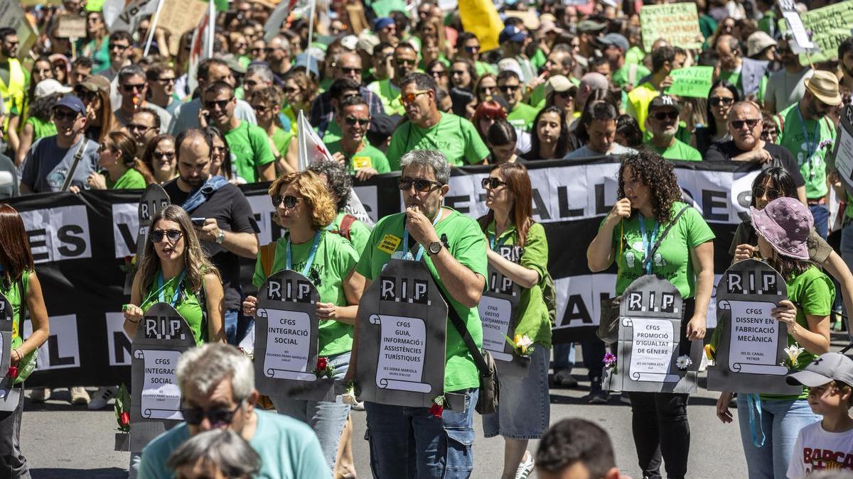 COMUNIDAD VALENCIANA | El fin de curso más caliente de la educación valenciana: radiografía de un conflicto sin precedentes