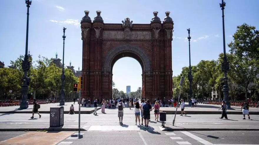 Barcelona blindará el Arc de Triomf con una barrera de bolardos para impedir un atentado como el del 17A