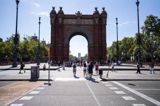 Barcelona blindará el Arc de Triomf con una barrera de bolardos para impedir un atentado como el del 17A