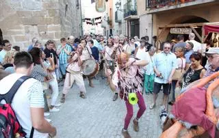 Teatre itinerant, música, dansa, rondalles i circ inunden d’espectacle carrers i places de Castelló