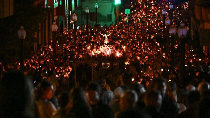 El Cristo de Zalamea, durante su procesión de la pasada semana, en la madrugada del Viernes Santo.