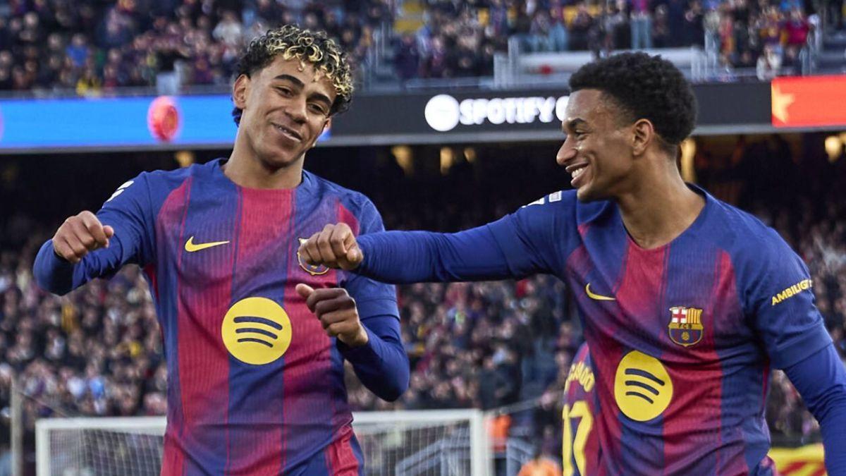 Lamine y Balde celebran un gol del Barça