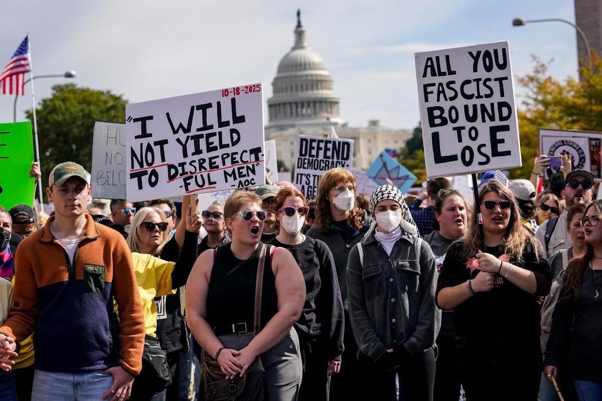 Miles de personas llenan las calles de EEUU en la protesta No Kings contra la Administración Trump