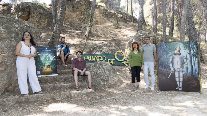 Las Fuentes del Marqués vuelven a transformarse en escenario natural con la experiencia teatral ‘El nuevo mundo de Oz’
