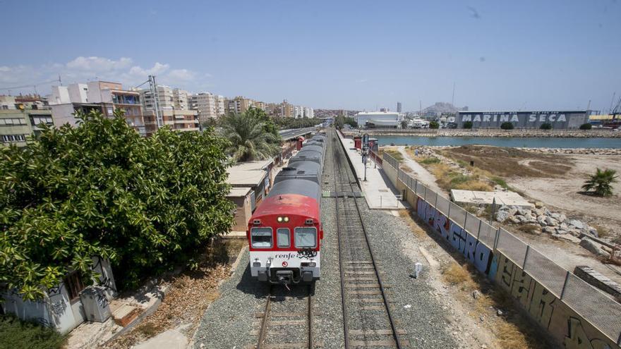 Adif prevé que la circulación ferroviaria entre Alicante y Orihuela se recupere al cien por cien la próxima semana