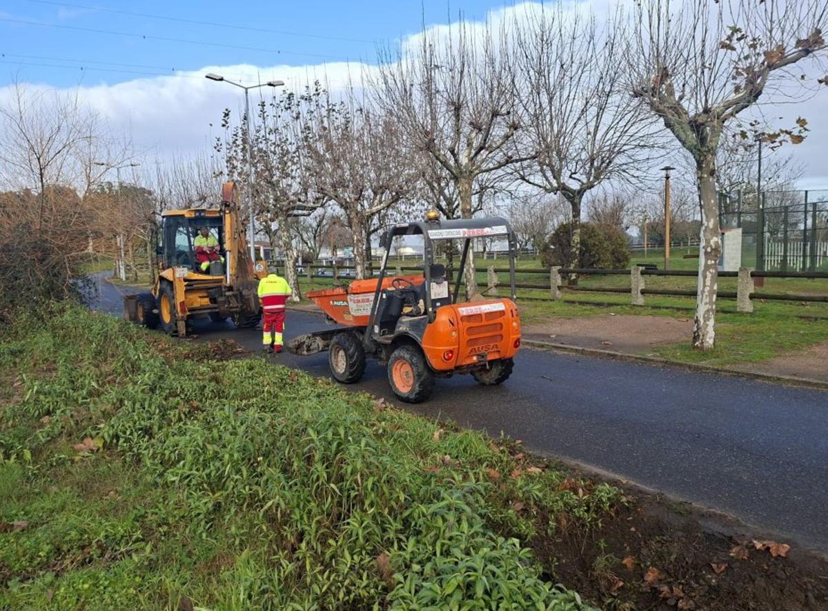Obras de mejora de los accesos a la costa en Dena.