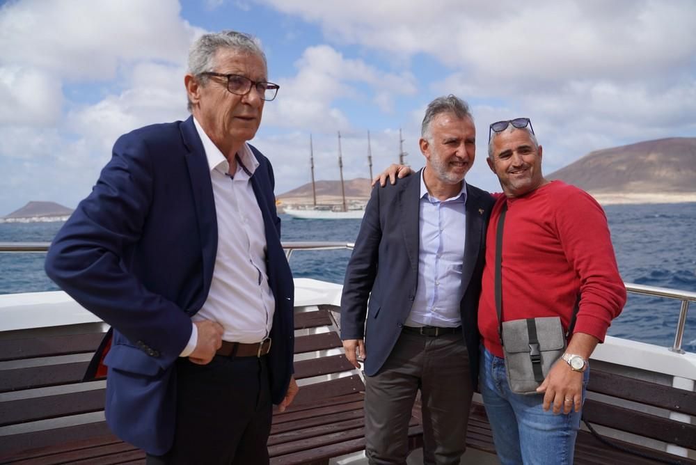 El buque escuela 'Juan Sebastián Elcano' visita por primera vez La Graciosa