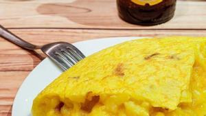 La tortilla de patata de Casa Dani (Madrid), con la cebolla pochada.