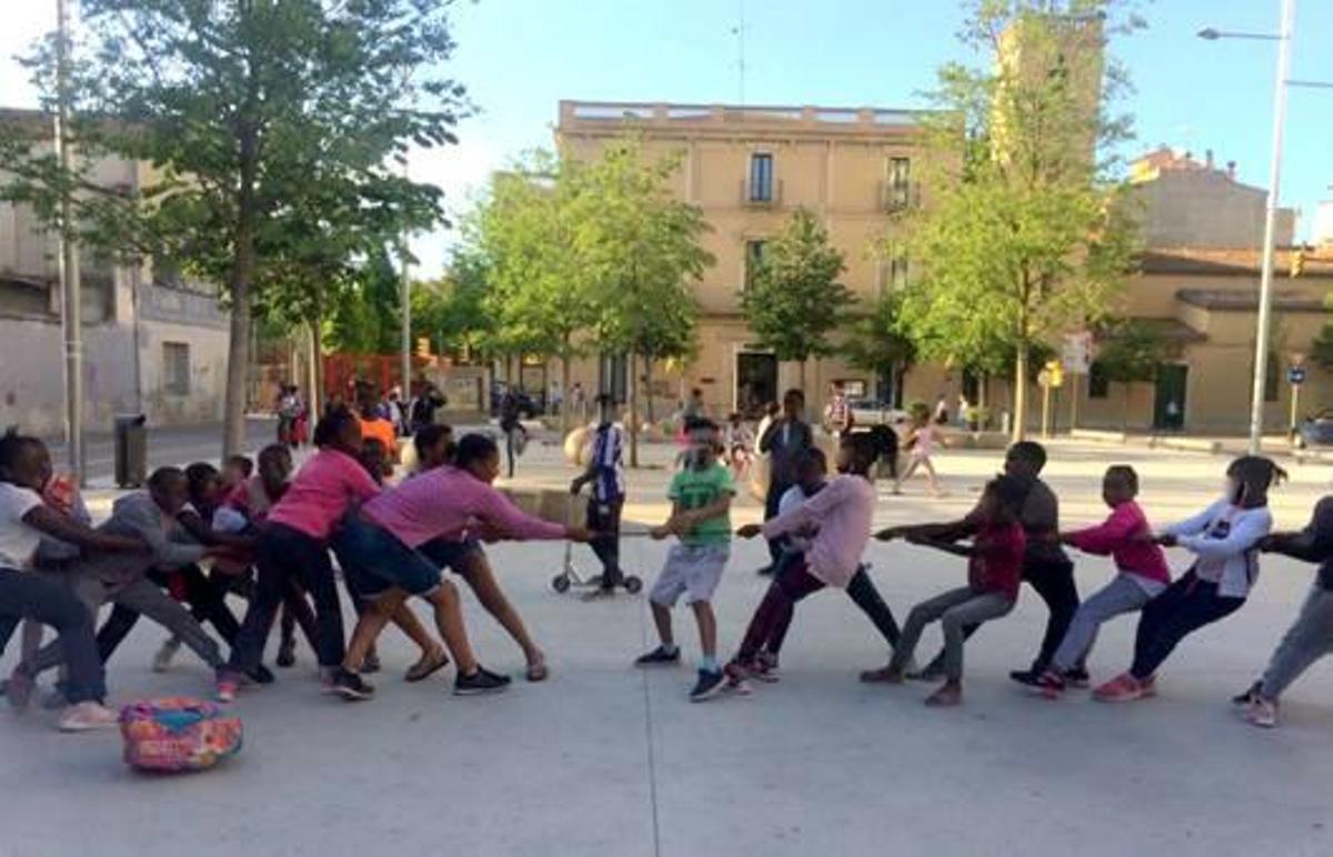 Una activitat amb infants i joves a Salt.