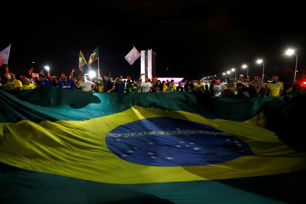 Los seguidores de Bolsonaro celebran su victoria