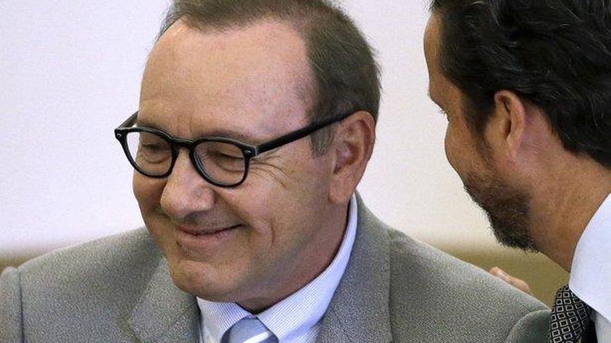 Los fiscales retiran los cargos de agresión sexual en contra Kevin Spacey