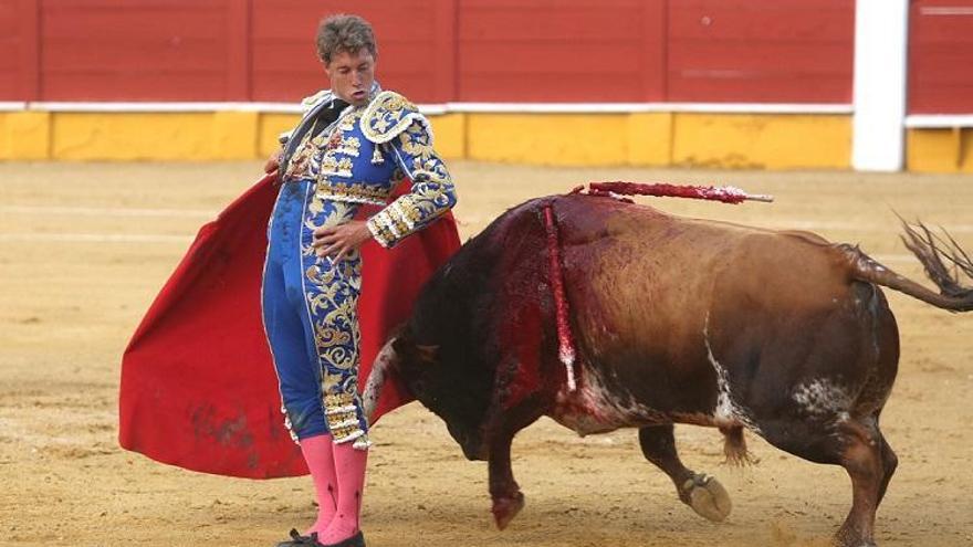 Román y Escribano triunfan con una gran corrida de Santiago Domecq en Cabra