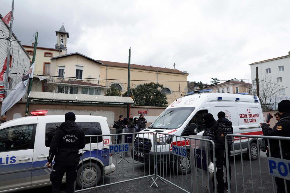 Un tiroteo en una iglesia católica de Estambul deja un muerto