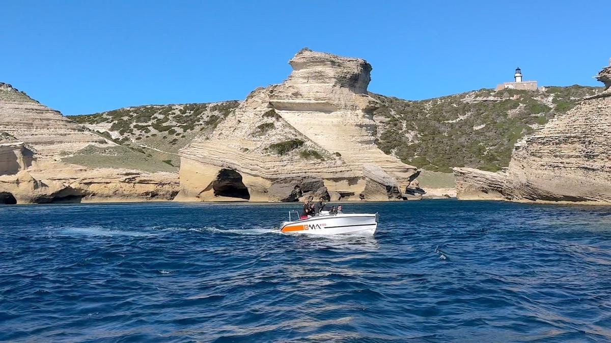 Navegando por la costa corsa