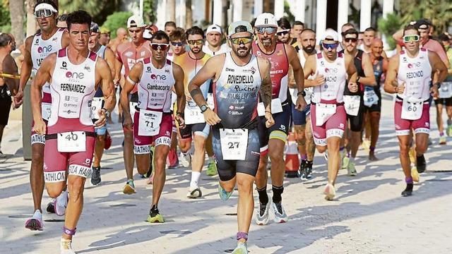 Los competidores en el primer tramo de carrera. | FOTOS: MARCELO SASTRE