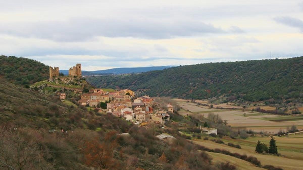 El castillo, construido en el siglo XII sobre una fortaleza musulmana, domina la villa alcarreña de Pelegrina.