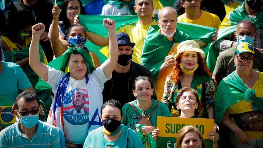 Los brasileños desafían a la pandemia y salen a las calles en apoyo y en contra de Bolsonaro