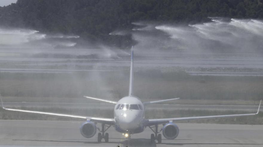 Avión en el aeropuerto