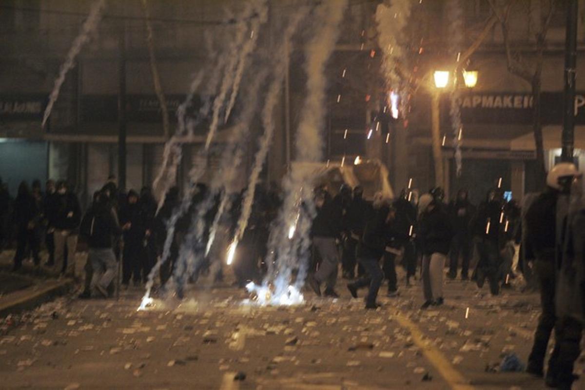 Manifestants davant del Parlament de Grècia.