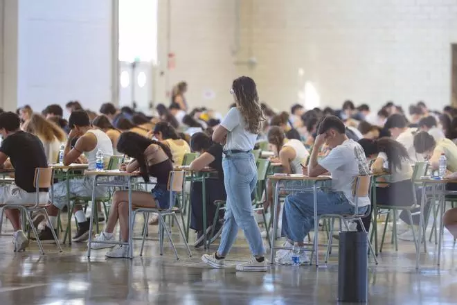 Imágenes del primer día de la PAU en Ibiza
