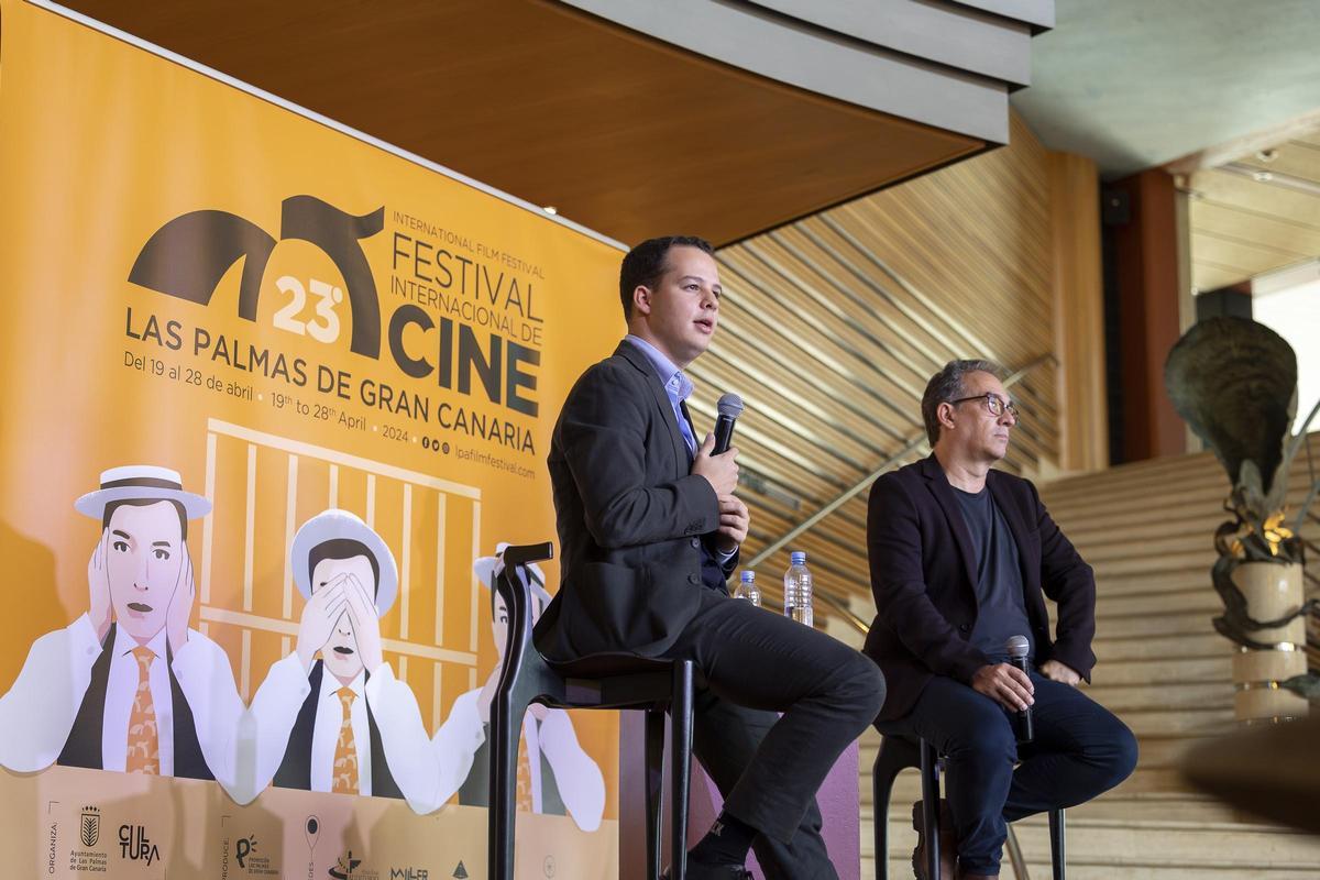 De izqda a dcha, el concejal de cultura del Ayuntamiento de Las Palmas de Gran Canaria, Adrián Santana, y el director del Festival de Cine de Las Palmas, Luis Miranda