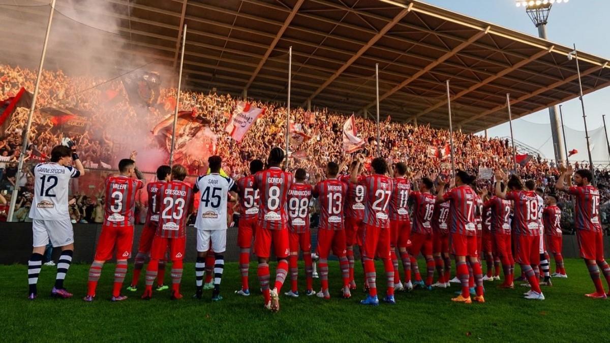 El Cremonese, en su fiesta de celebración por el ascenso