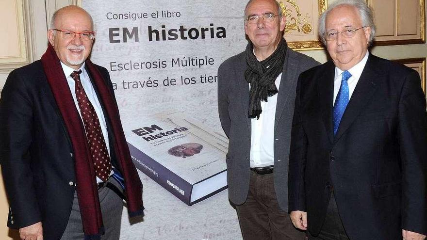 Los doctores Manuel Arias, Juan José Ruiz Ezquerro y Óscar Fernández.