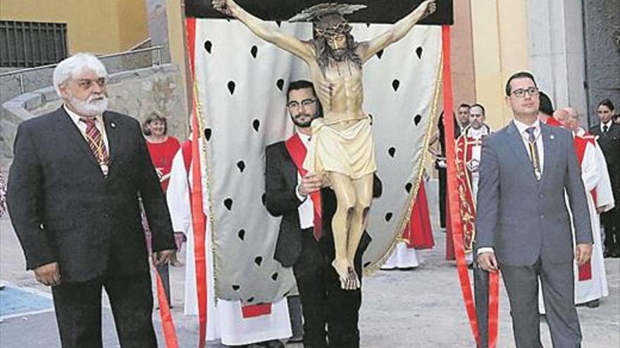 L’Alcora ensalza al Santísimo Cristo con misa y procesión
