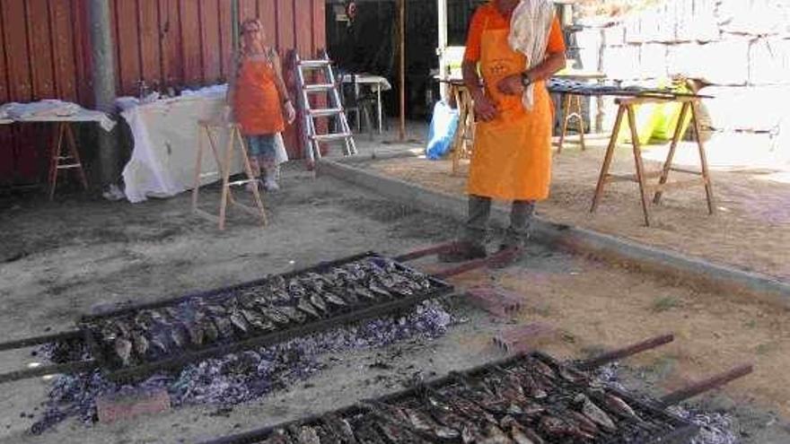 La Asociación de Vecinos Feira de Cabral celebra el sábado la Festa do Xurelo