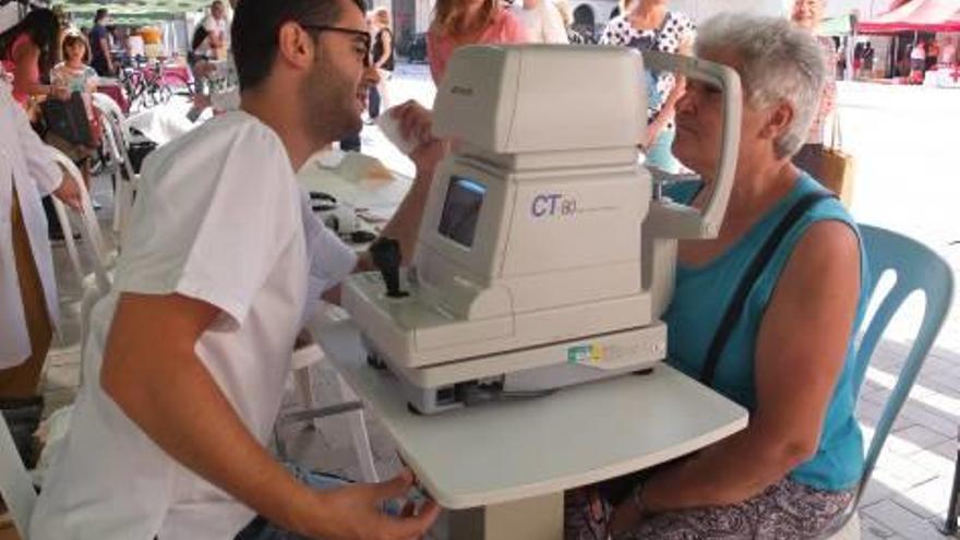 Una de las pruebas médicas realizadas en la feria.