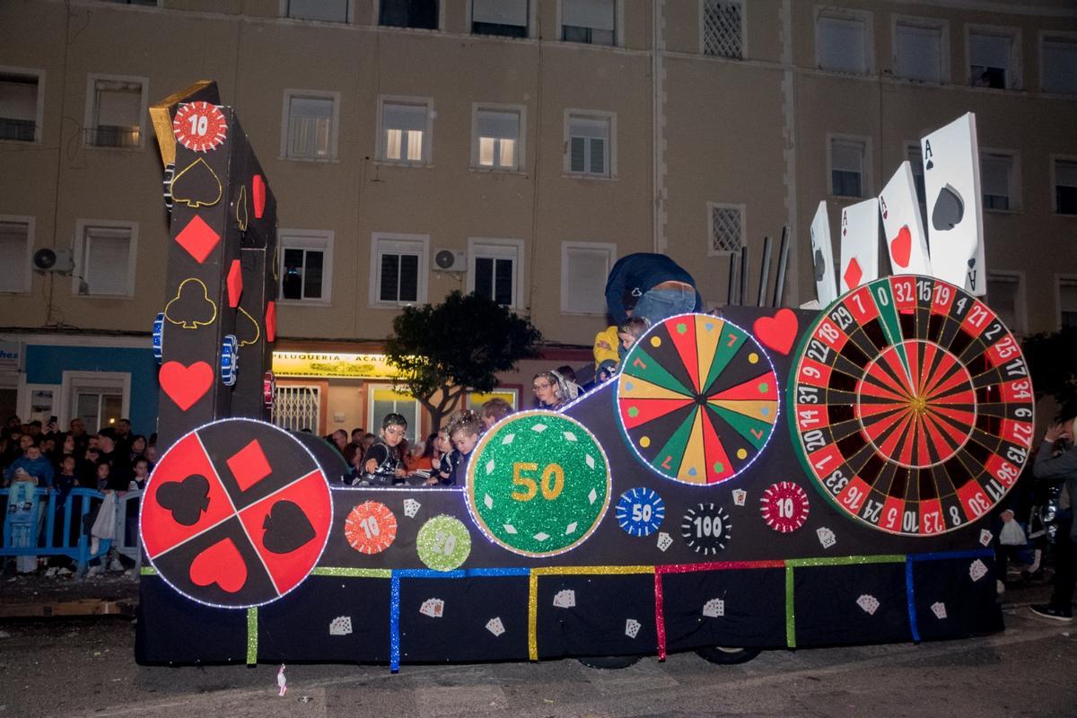 La cabalgata fallera llena de color el Port de Sagunt