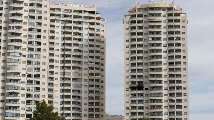 Fallecidos un niño, su padre y su abuela en el incendio de una vivienda en Alicante