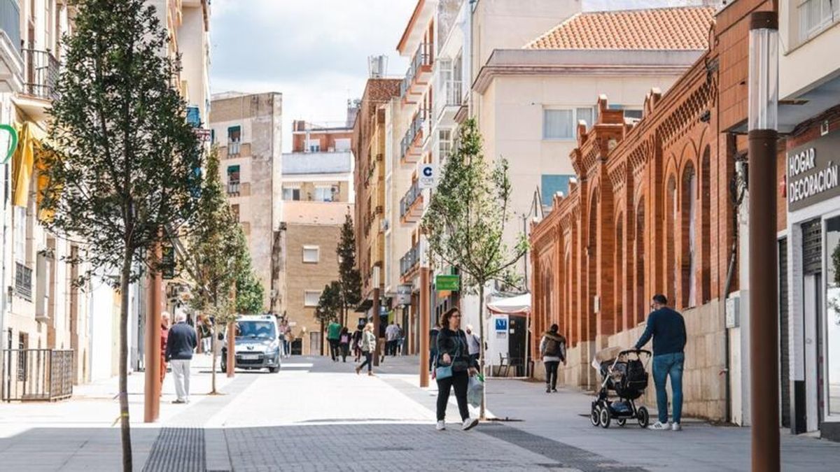 Plataforma única en la calle Félix Valverde Lillo de Mérida