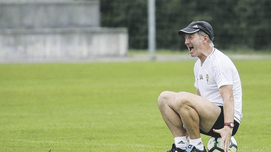 Anquela da indicaciones en el entrenamiento de ayer.