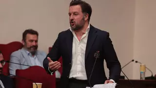 Vox se abstiene de apoyar su propia Agenda Urbana y del PP para Elche, que se aprueba porque era la de la oposición
