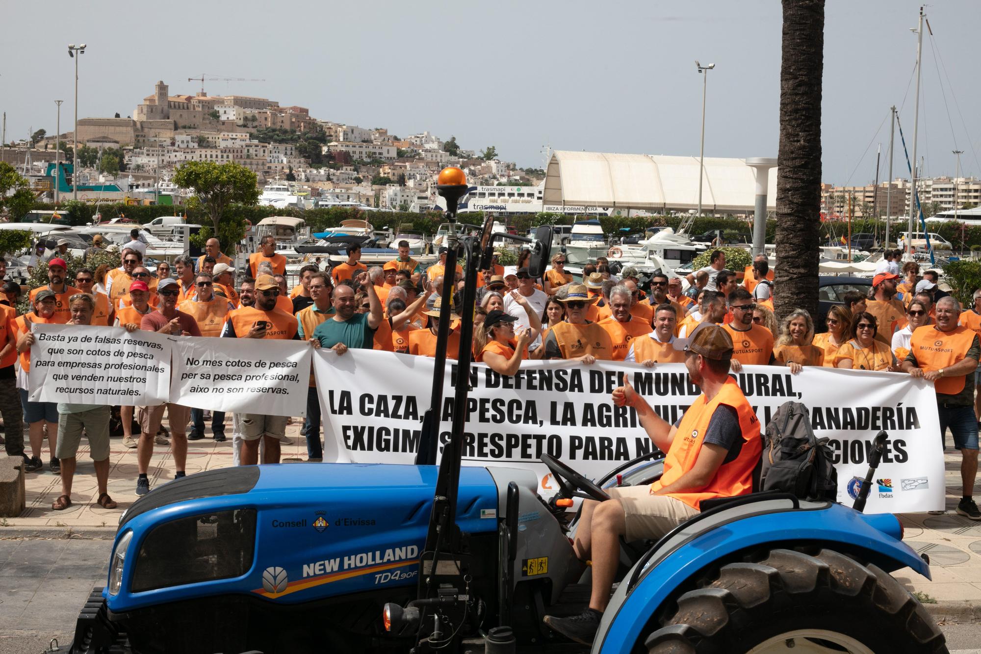 Unas 200 personas se manifiestan en Ibiza contra la nueva Ley de Bienestar Animal del Gobierno