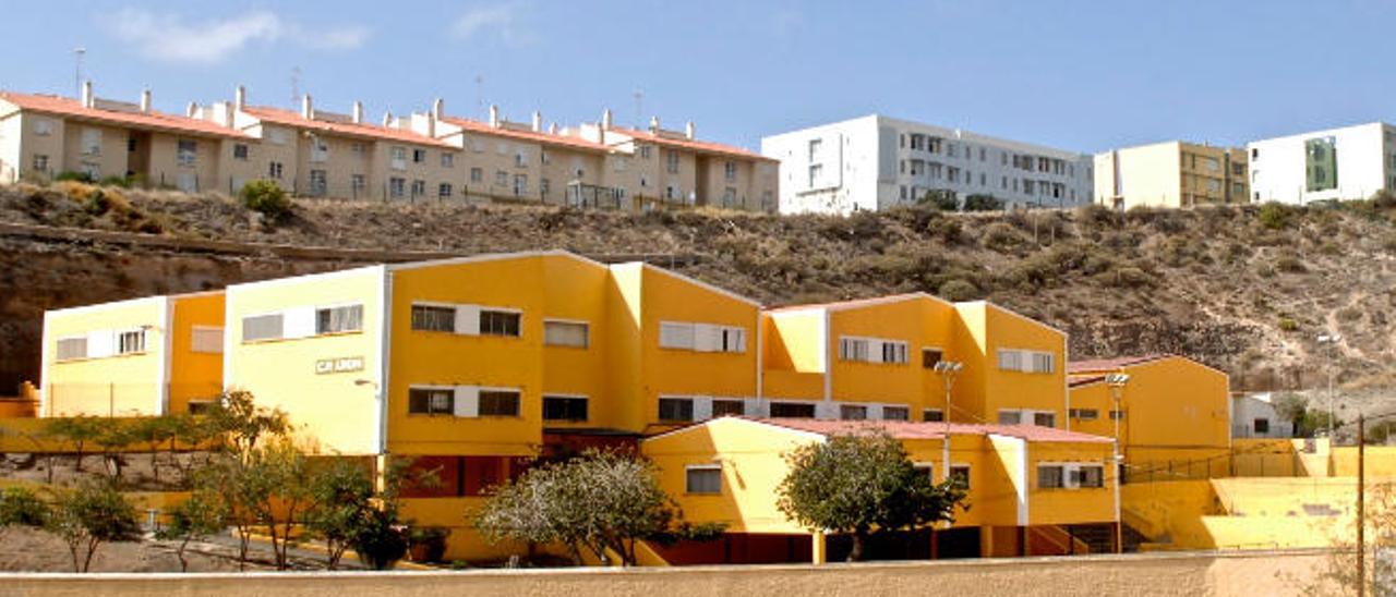 Vista del CEIP León, en el barrio de El Lasso.