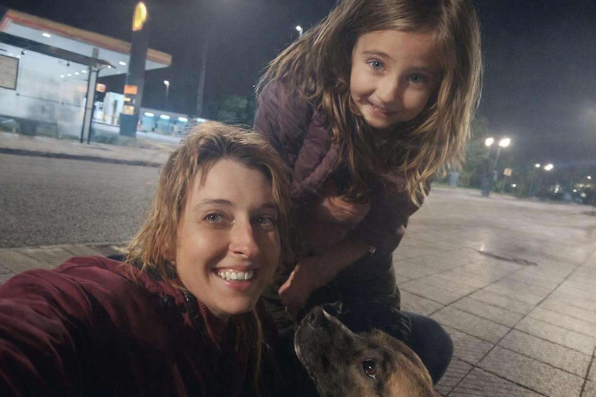 La foto que compartió Rosario en redes sociales después de recuperar a su mascota.