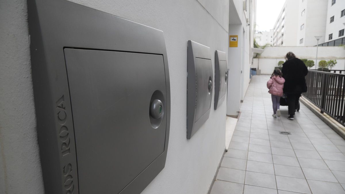 Contenedores instalados en una urbanización de Córdoba dentro del sistema de recogida neumática de basura.