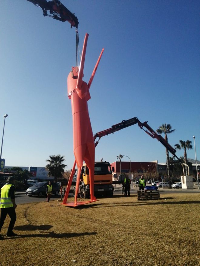 El caballo de Sassu vuelve a coronar la rotonda de Alcúdia.