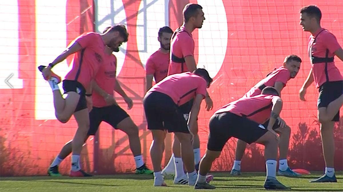 El entrenamiento del Sevilla tras la polémica: Banega, Ocampos y Vázquez y De Jong se ejercitan sin sus compañeros