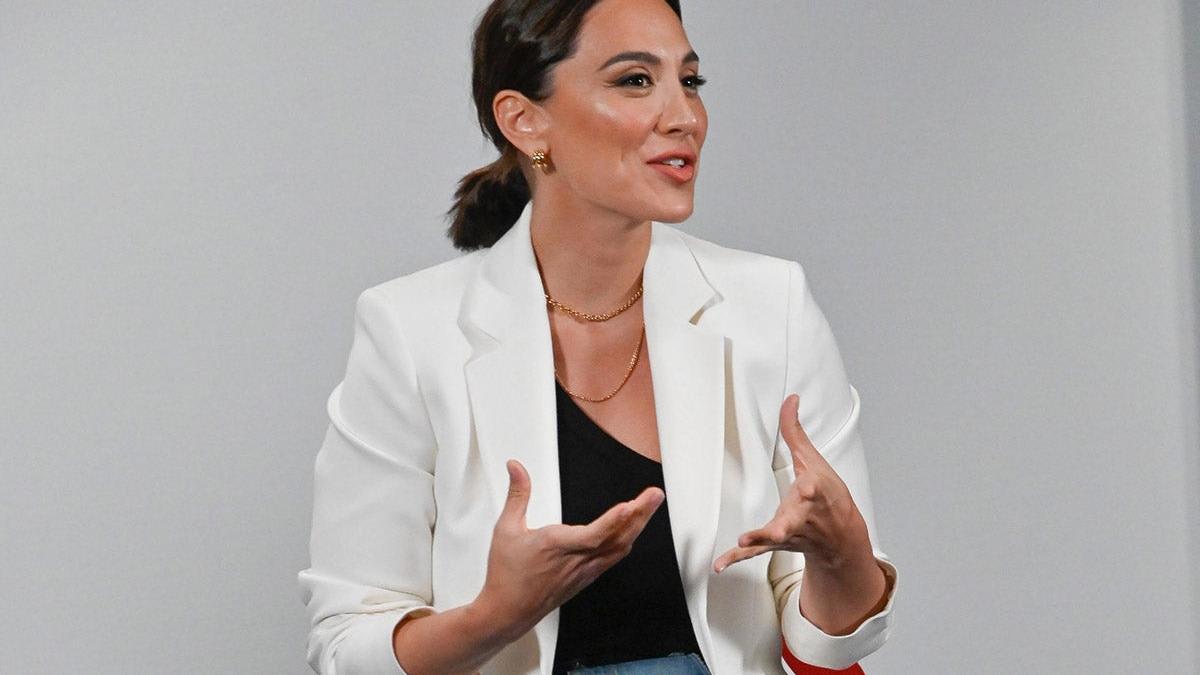 El vestido de invitada rojo más bonito lo tiene Tamara Falcó