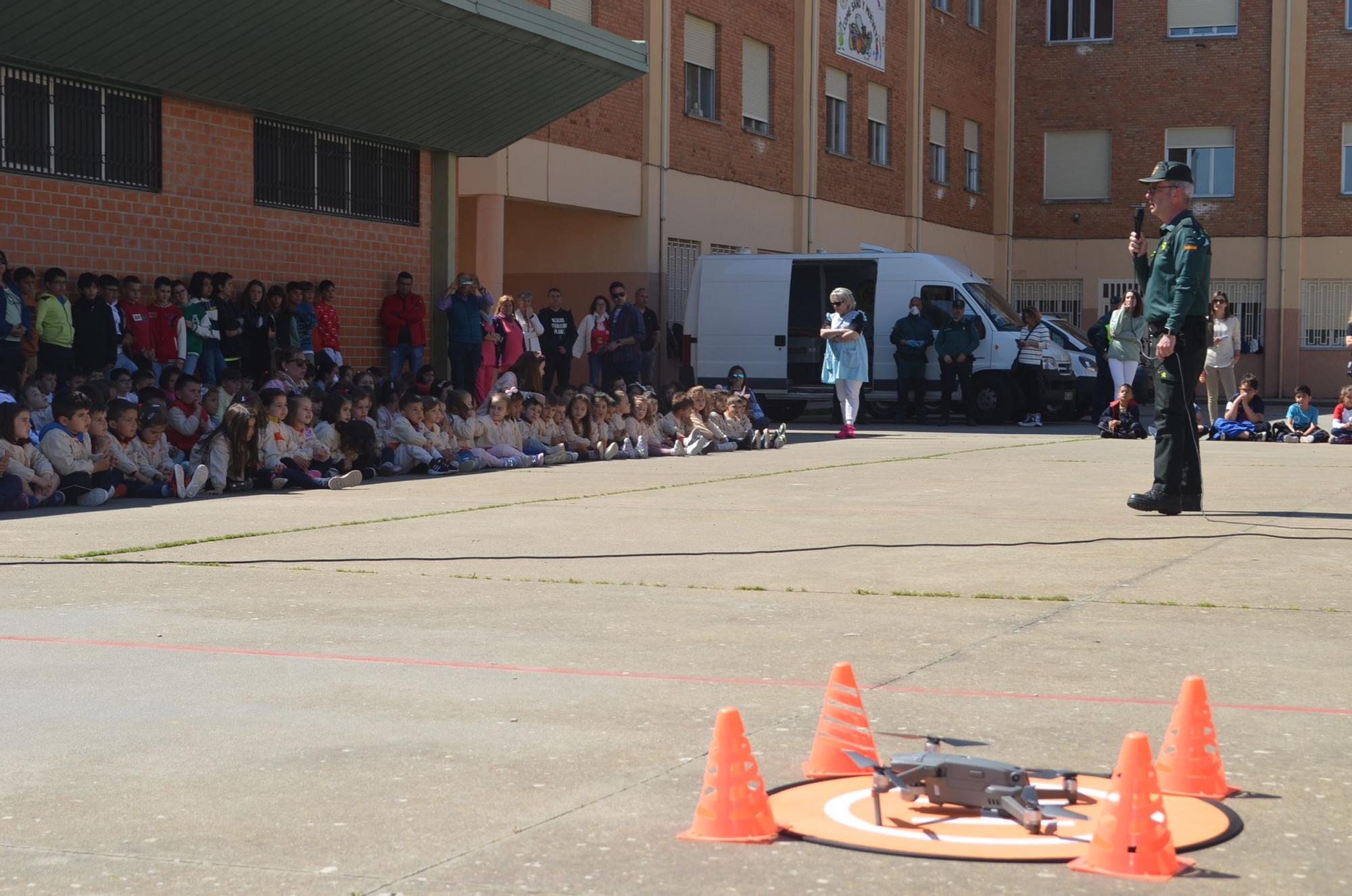 GALERÍA | Exhibición de medios de la Guardia Civil de Zamora ante más de medio millar de estudiantes