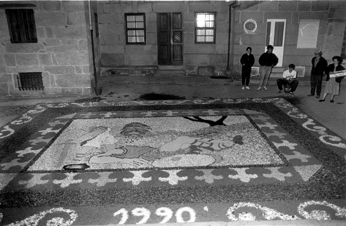 Alfombra floral con motivo de las Festas da Coca y el Corpus Christi.