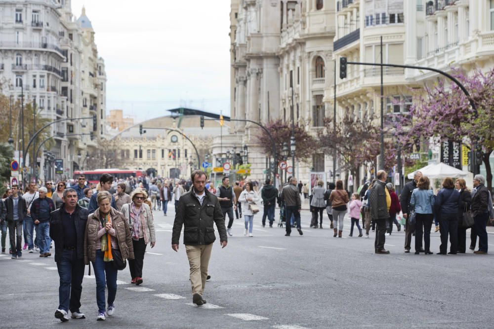 La plaza del Ayuntamiento, también llena en Semana Santa