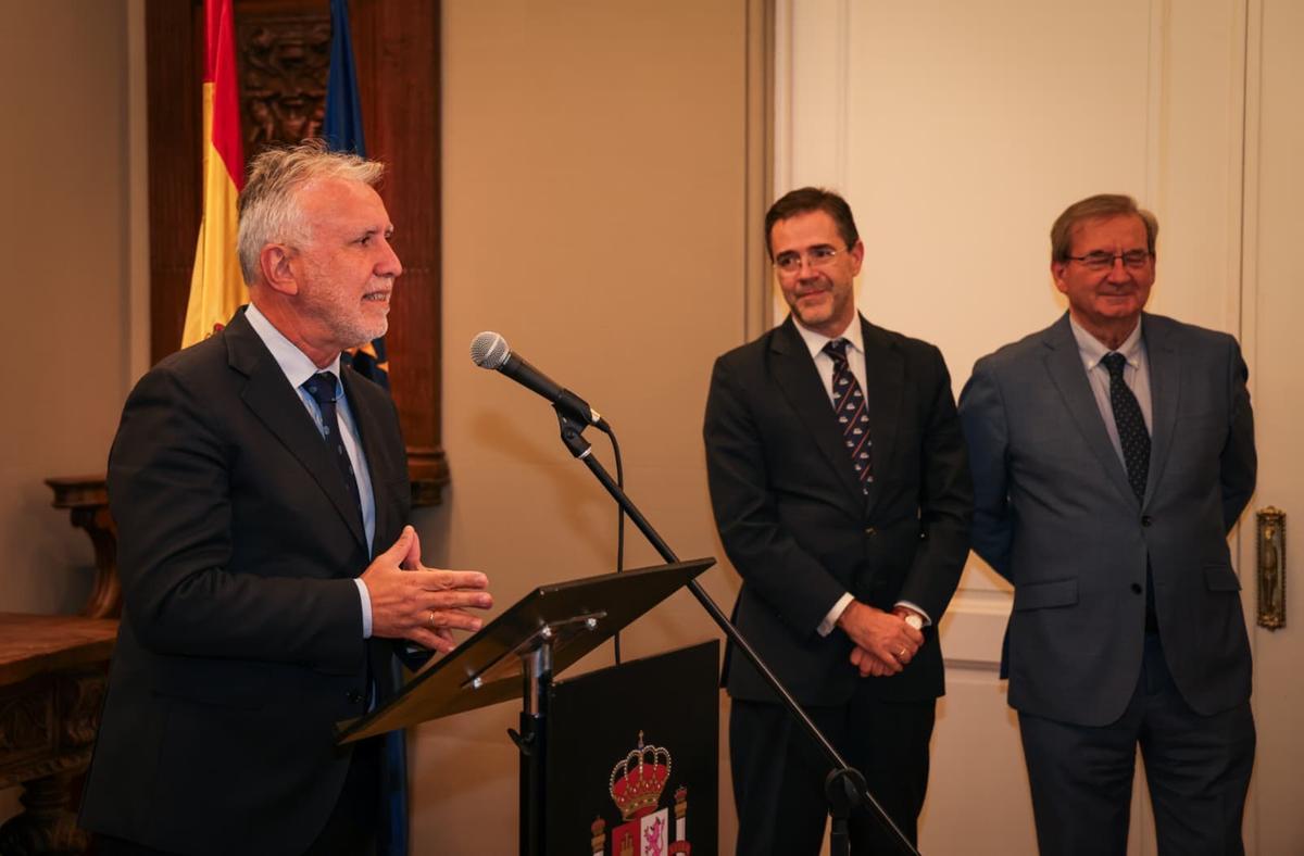 Visita de Ángel Víctor Torres a Montevideo