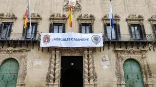 Sigue la celebración por el ascenso del Hércules: esta tarde recepción en el Ayuntamiento y saludo desde el balcón