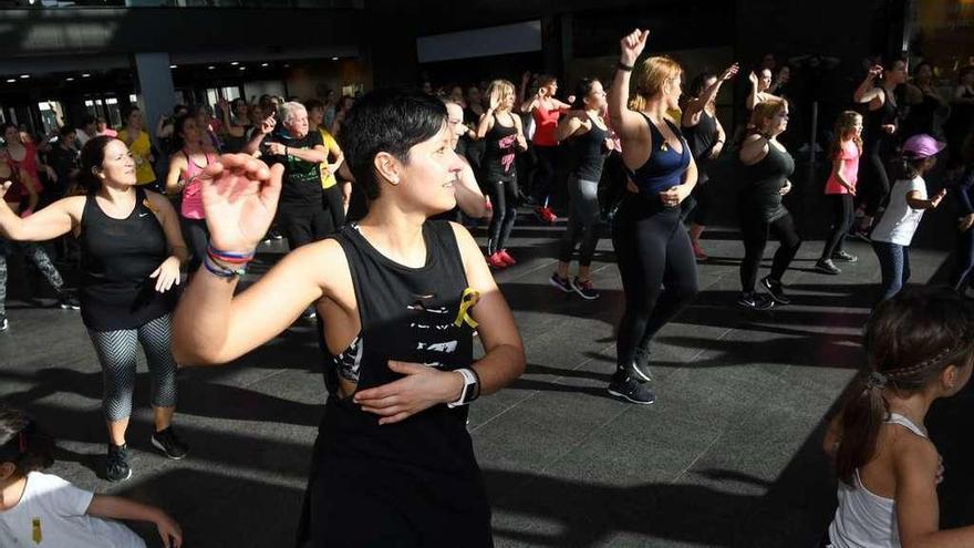 Zumba solidaria en la Casa del Agua