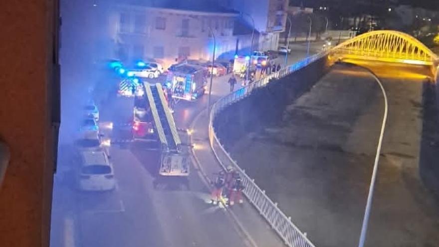 Despliegue de medios en el incendio ocurrido hoy en Gandia.