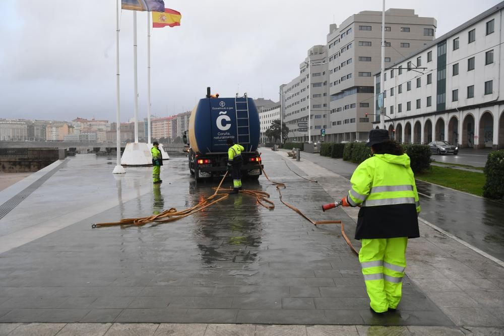 El temporal deja rastro en el paseo coruñés